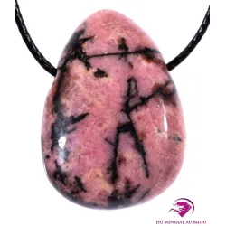 Pierre percée en Rhodonite