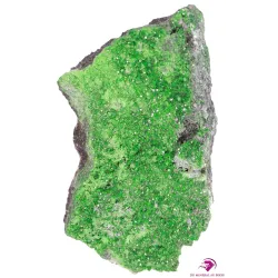 Grenat rare de Russie : uvarovite