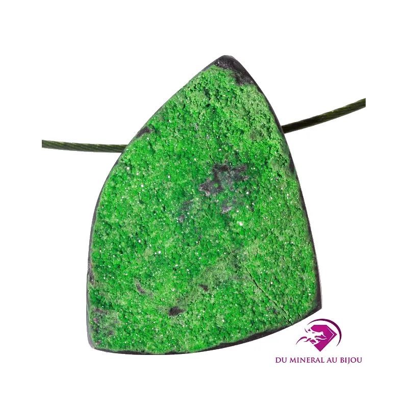Pendentif en Grenat uvarovite Pendentif en Grenat uvarovite