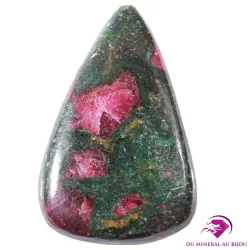 Cabochon goutte en Rubis Zoisite