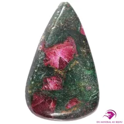 Cabochon goutte en Rubis Zoisite