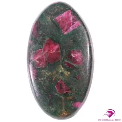 Cabochon ovale en Rubis Zoisite