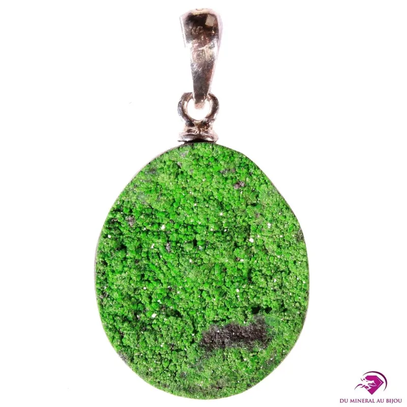 Pendentif en Grenat uvarovite