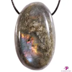 Pierre percée en Labradorite