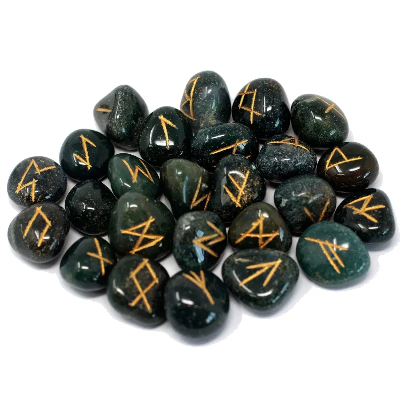 Runes divinatoires en jaspe héliotrope