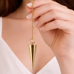 Pendule Médium Strié Doré en main