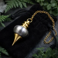 Pendule Mélissium Gris – Laiton doré sur pochon noir